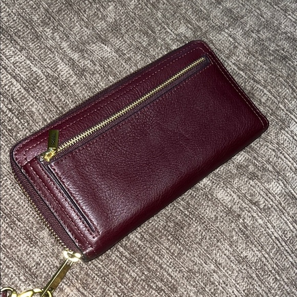 Fossil Cranberry Leather Wristlet Wallet - Picture 5 of 12